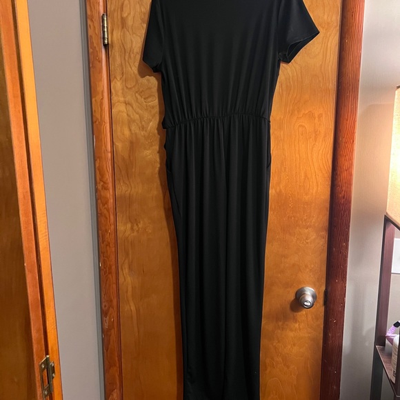 NWT Black short sleeve jumpsuit size large - Picture 3 of 4